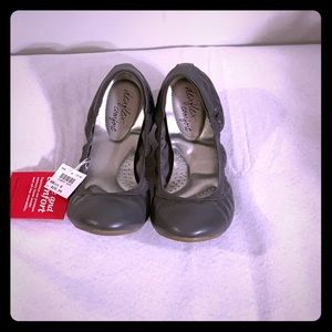 NEW Dexflex Comfort Flats